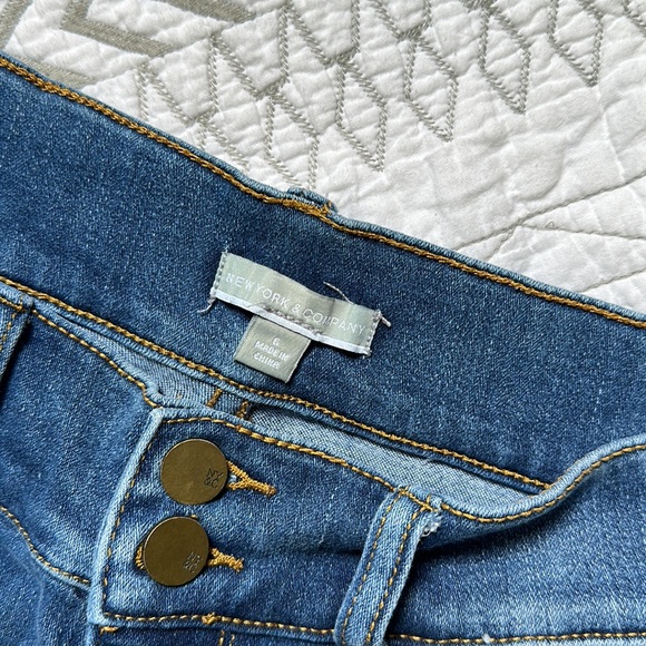 New York and Company Super Stretchy Skinny Jeans Size 6 - Picture 3 of 12